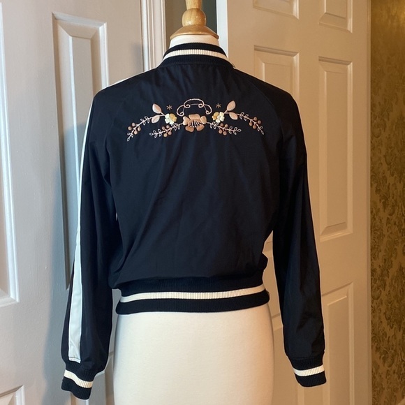 NWOT Forever 21 Black, White & Floral Zip Up Jacket Size Small - Picture 7 of 12